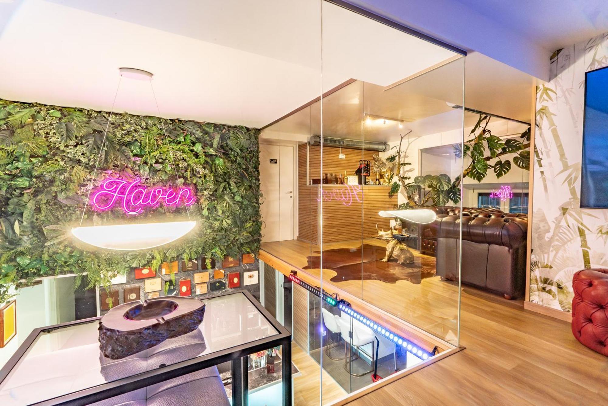 קומו Luxe & Central Haven - Jacuzzi, Sauna, Steam, Private Parking מראה חיצוני תמונה
