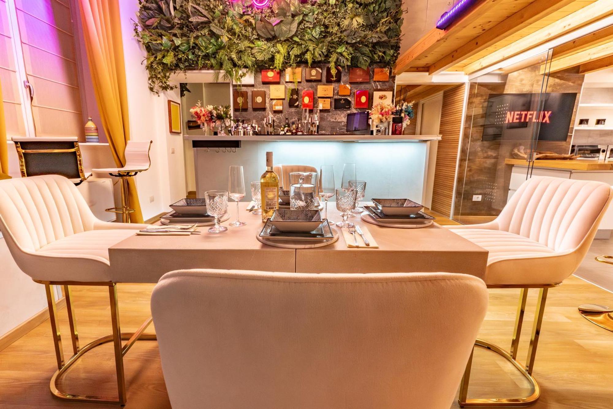 קומו Luxe & Central Haven - Jacuzzi, Sauna, Steam, Private Parking מראה חיצוני תמונה