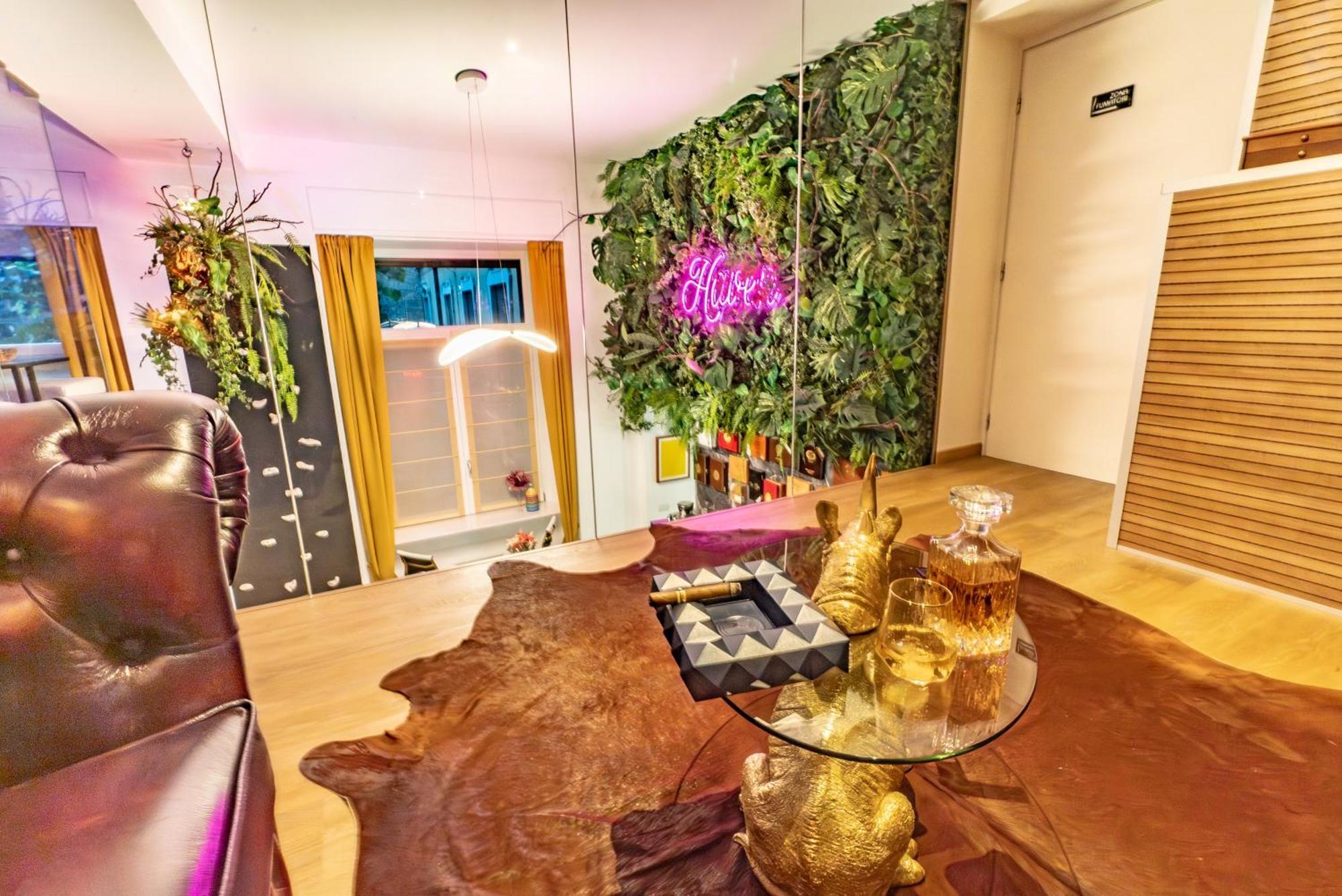 קומו Luxe & Central Haven - Jacuzzi, Sauna, Steam, Private Parking מראה חיצוני תמונה
