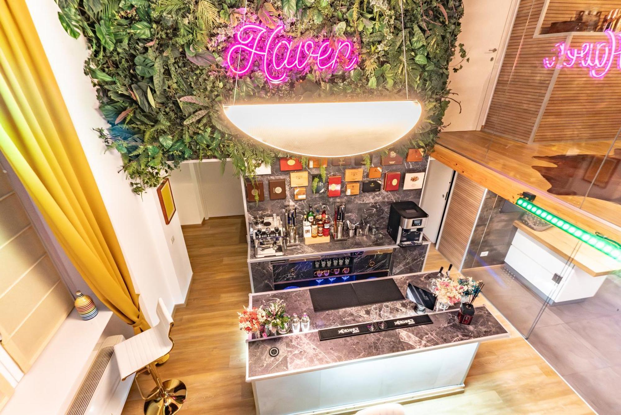 קומו Luxe & Central Haven - Jacuzzi, Sauna, Steam, Private Parking מראה חיצוני תמונה