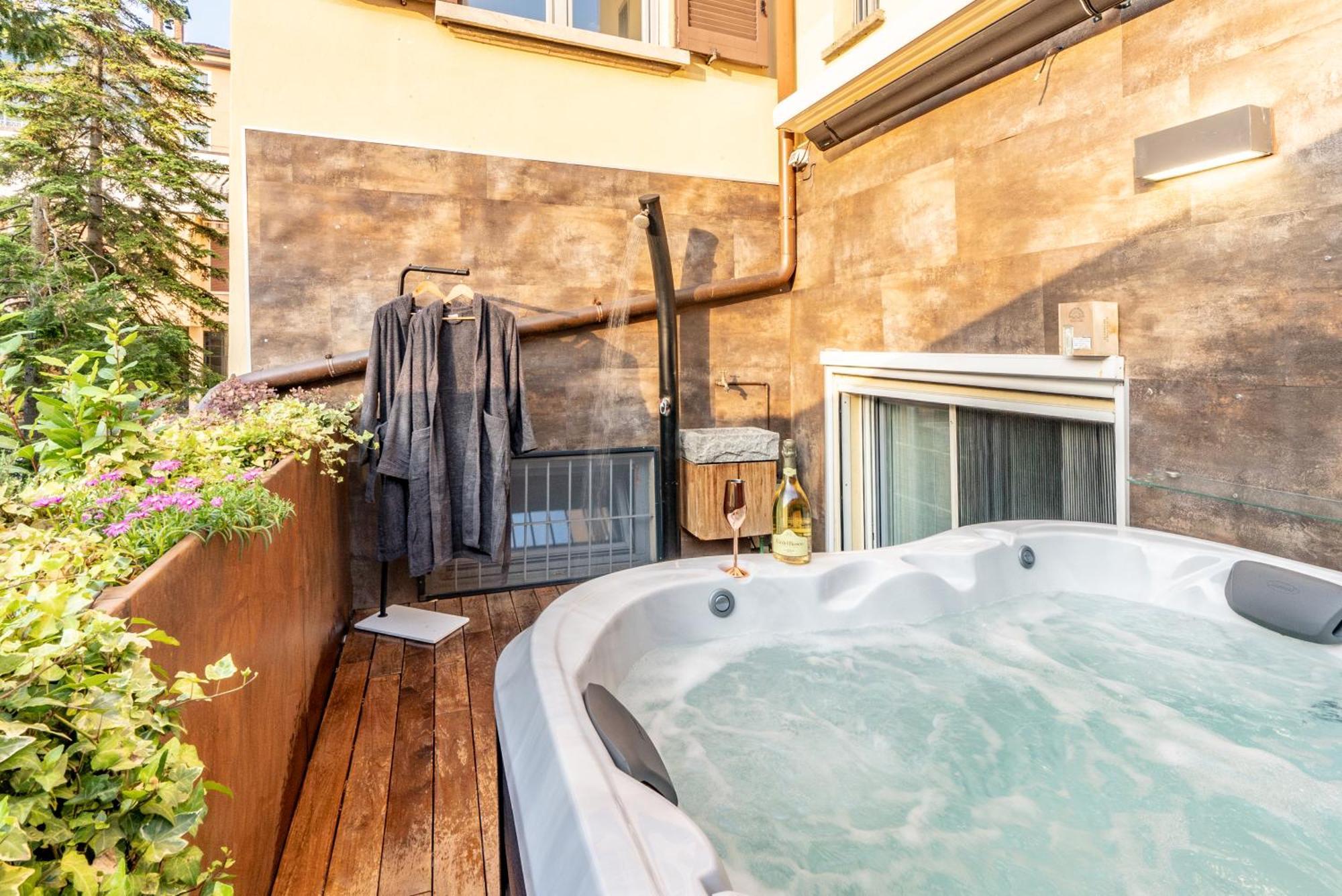קומו Luxe & Central Haven - Jacuzzi, Sauna, Steam, Private Parking מראה חיצוני תמונה