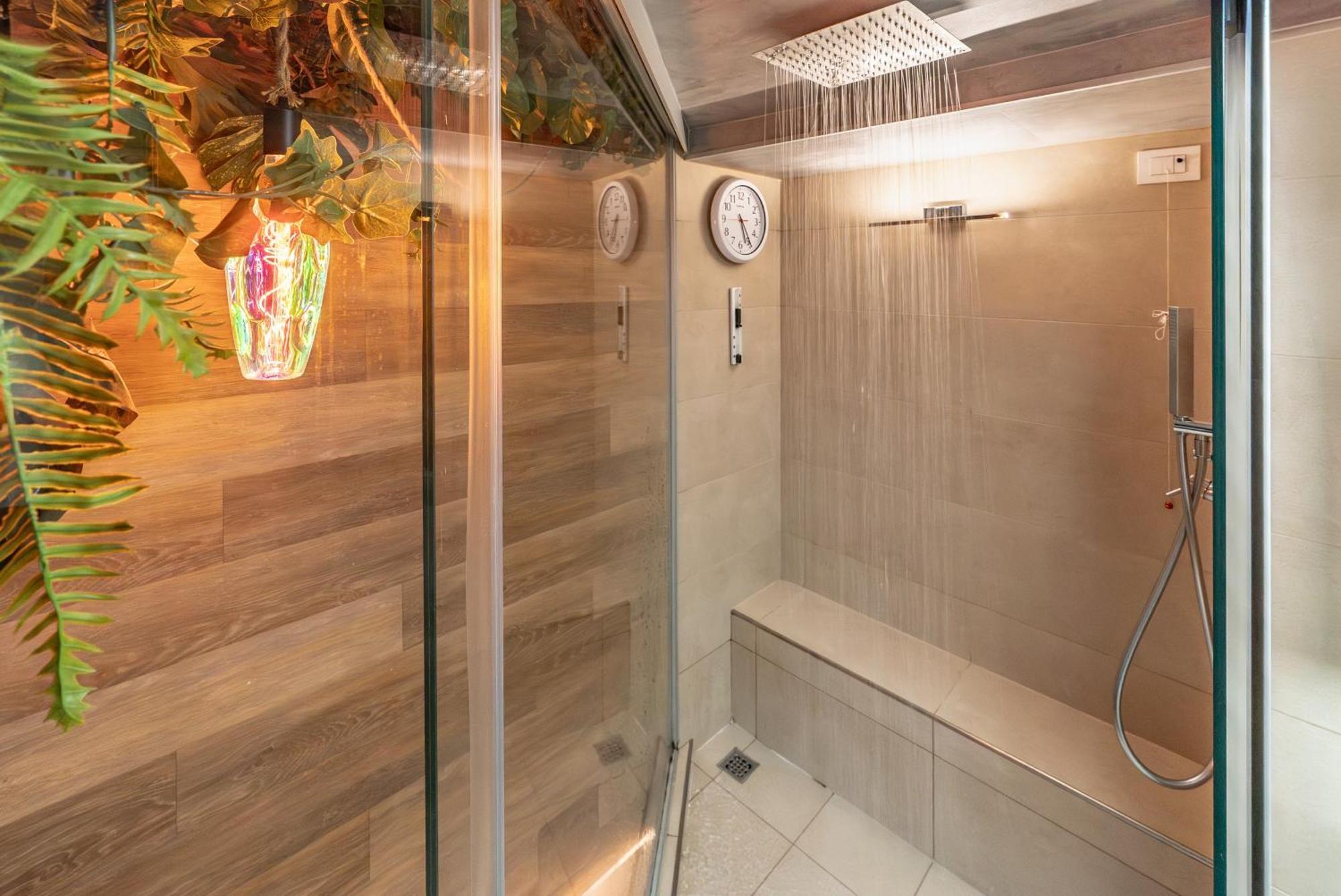 קומו Luxe & Central Haven - Jacuzzi, Sauna, Steam, Private Parking מראה חיצוני תמונה
