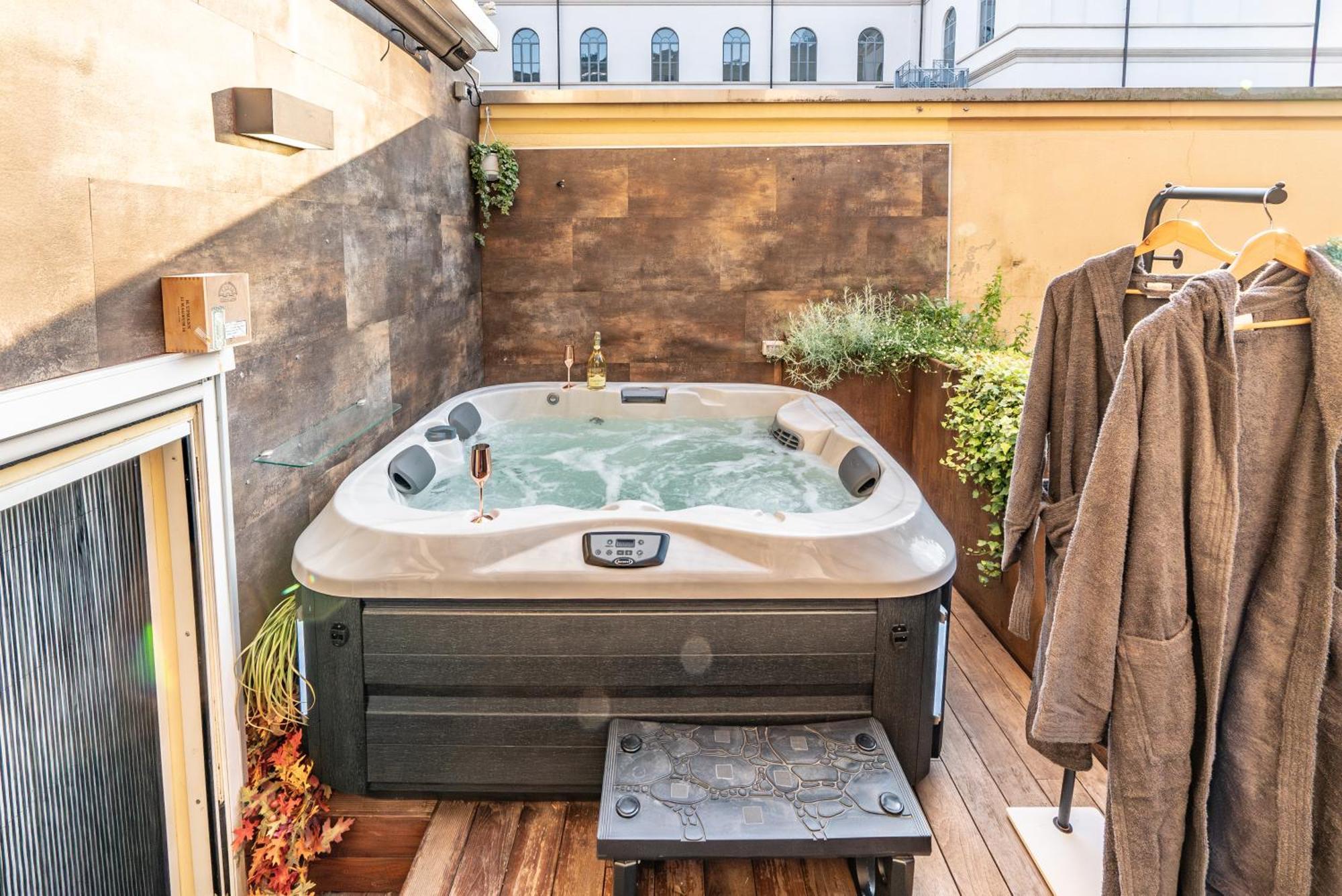 קומו Luxe & Central Haven - Jacuzzi, Sauna, Steam, Private Parking מראה חיצוני תמונה