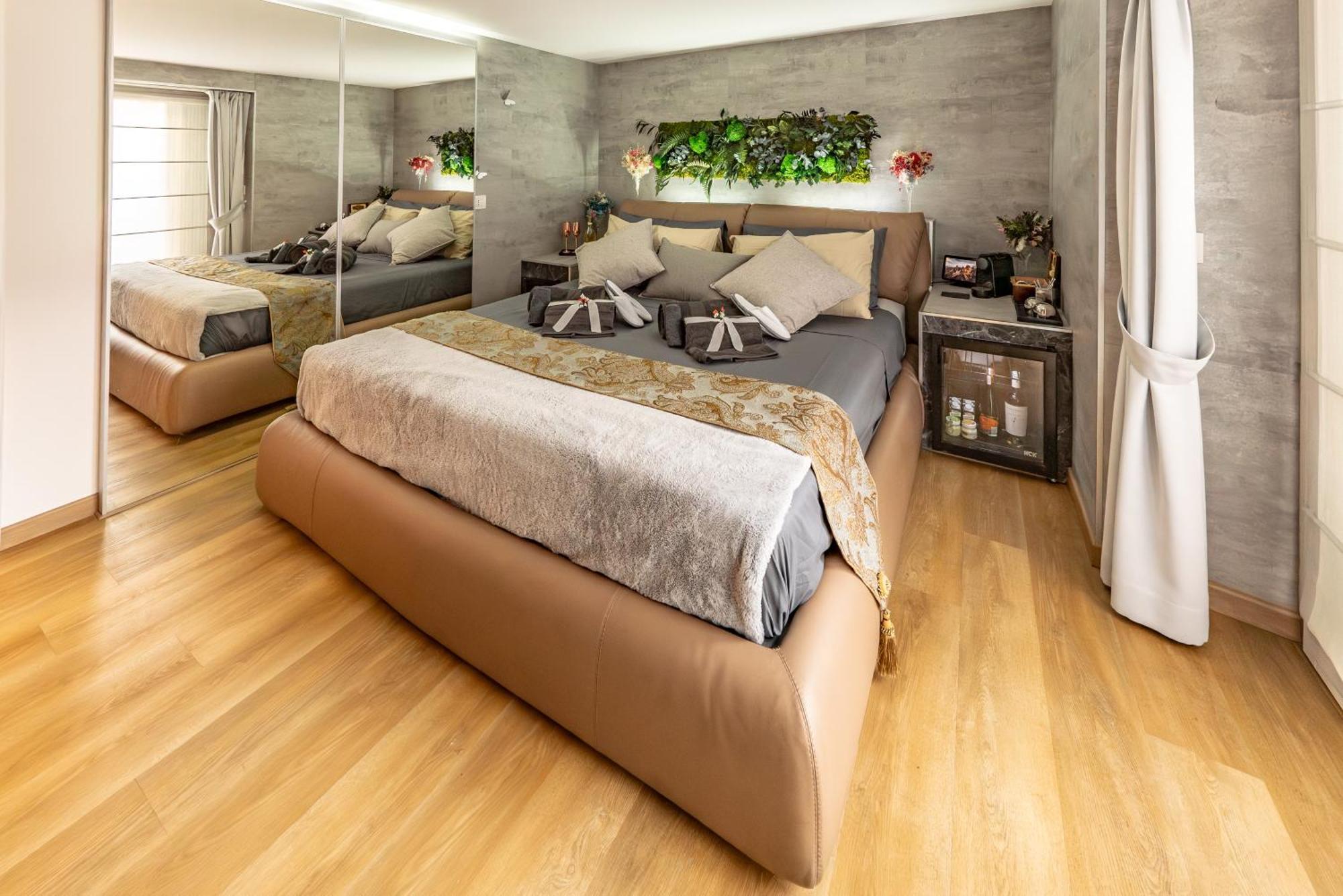 קומו Luxe & Central Haven - Jacuzzi, Sauna, Steam, Private Parking מראה חיצוני תמונה