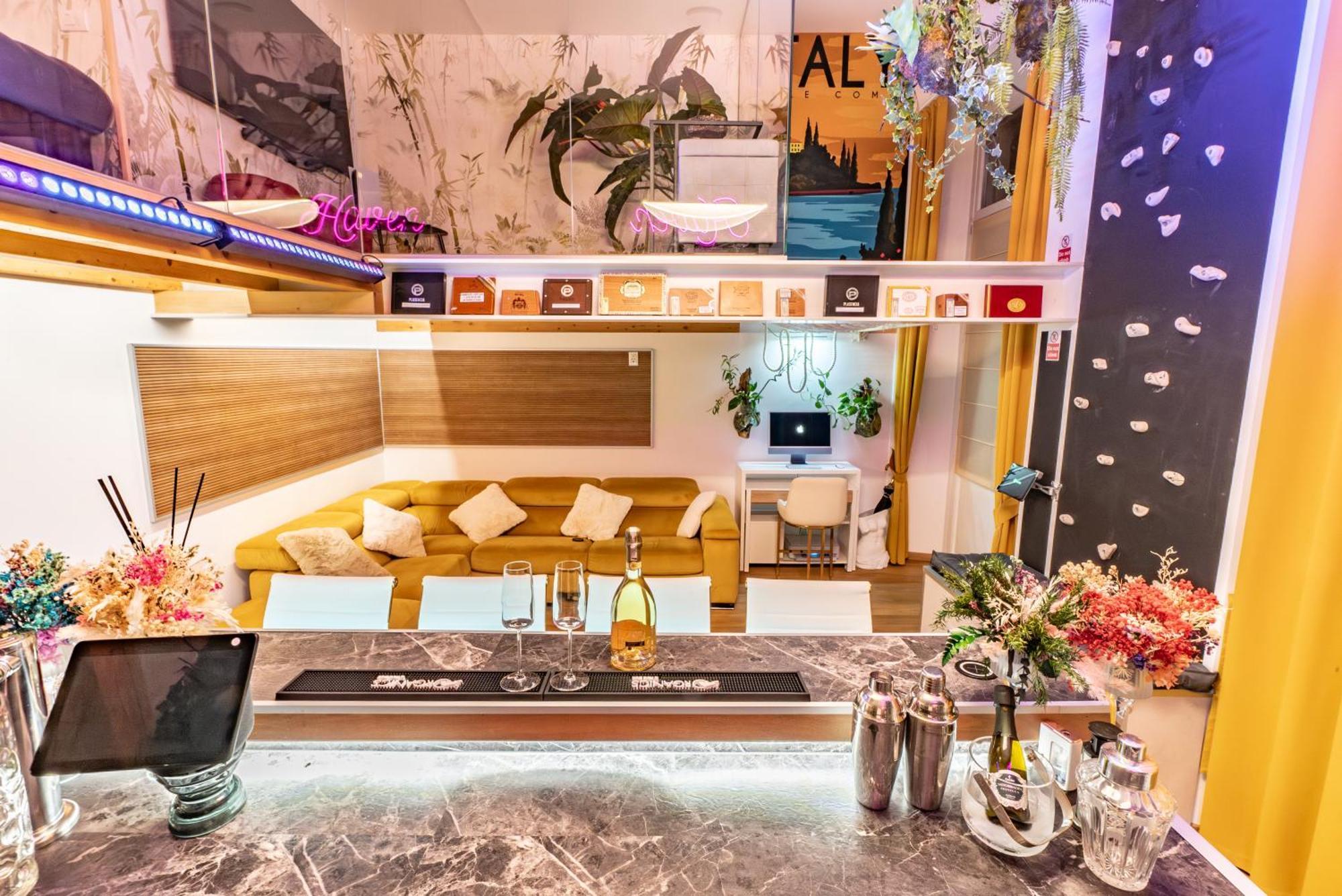 קומו Luxe & Central Haven - Jacuzzi, Sauna, Steam, Private Parking מראה חיצוני תמונה