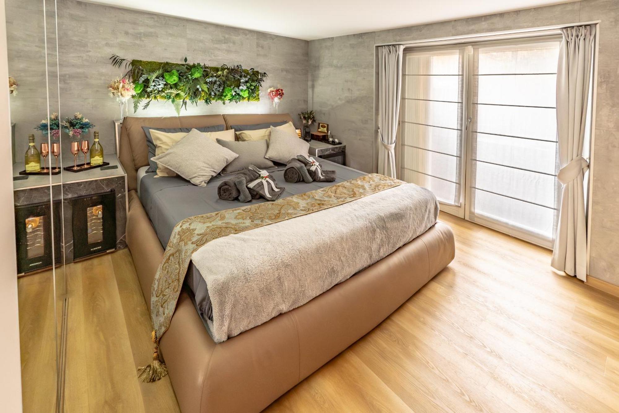 קומו Luxe & Central Haven - Jacuzzi, Sauna, Steam, Private Parking מראה חיצוני תמונה