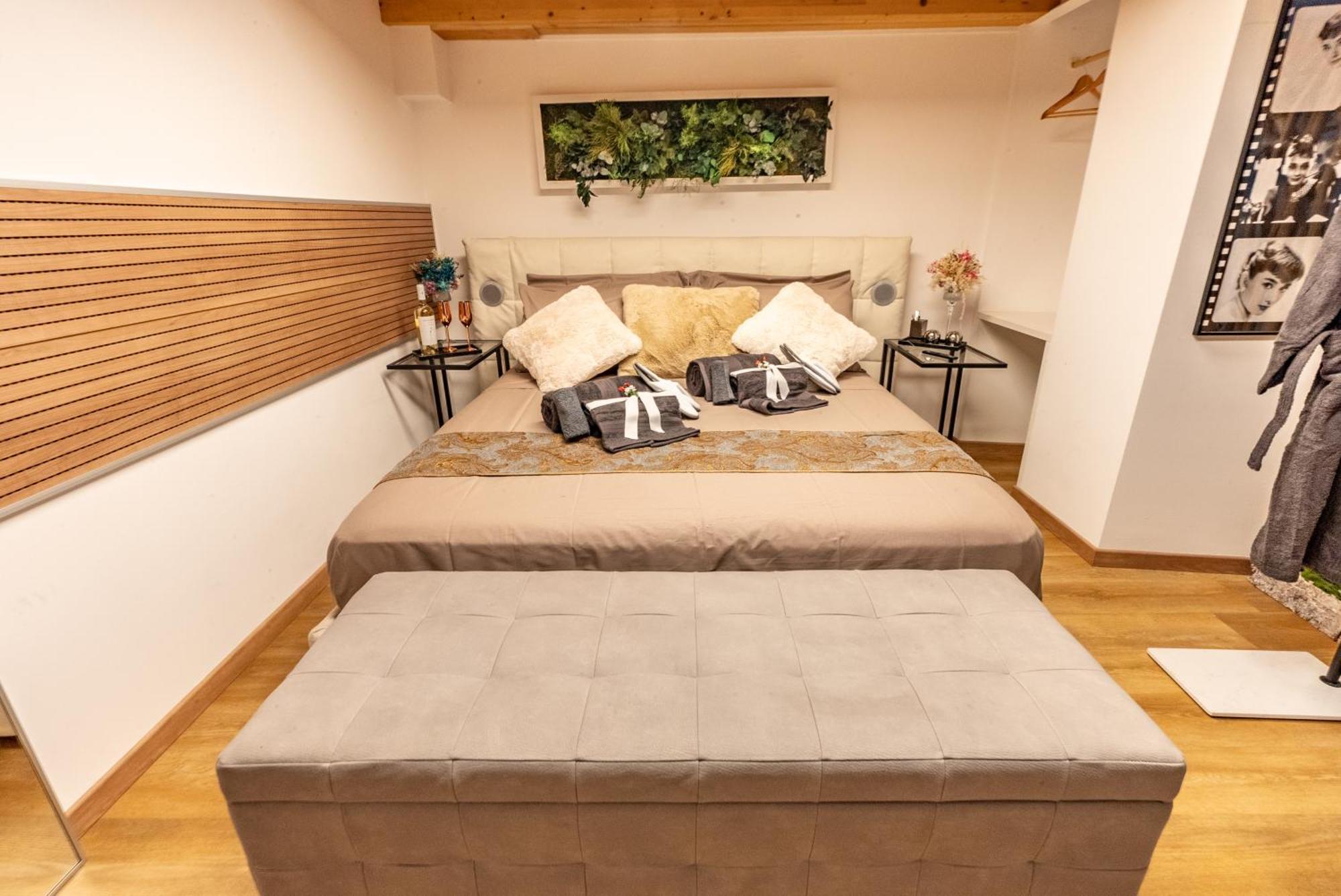 קומו Luxe & Central Haven - Jacuzzi, Sauna, Steam, Private Parking מראה חיצוני תמונה