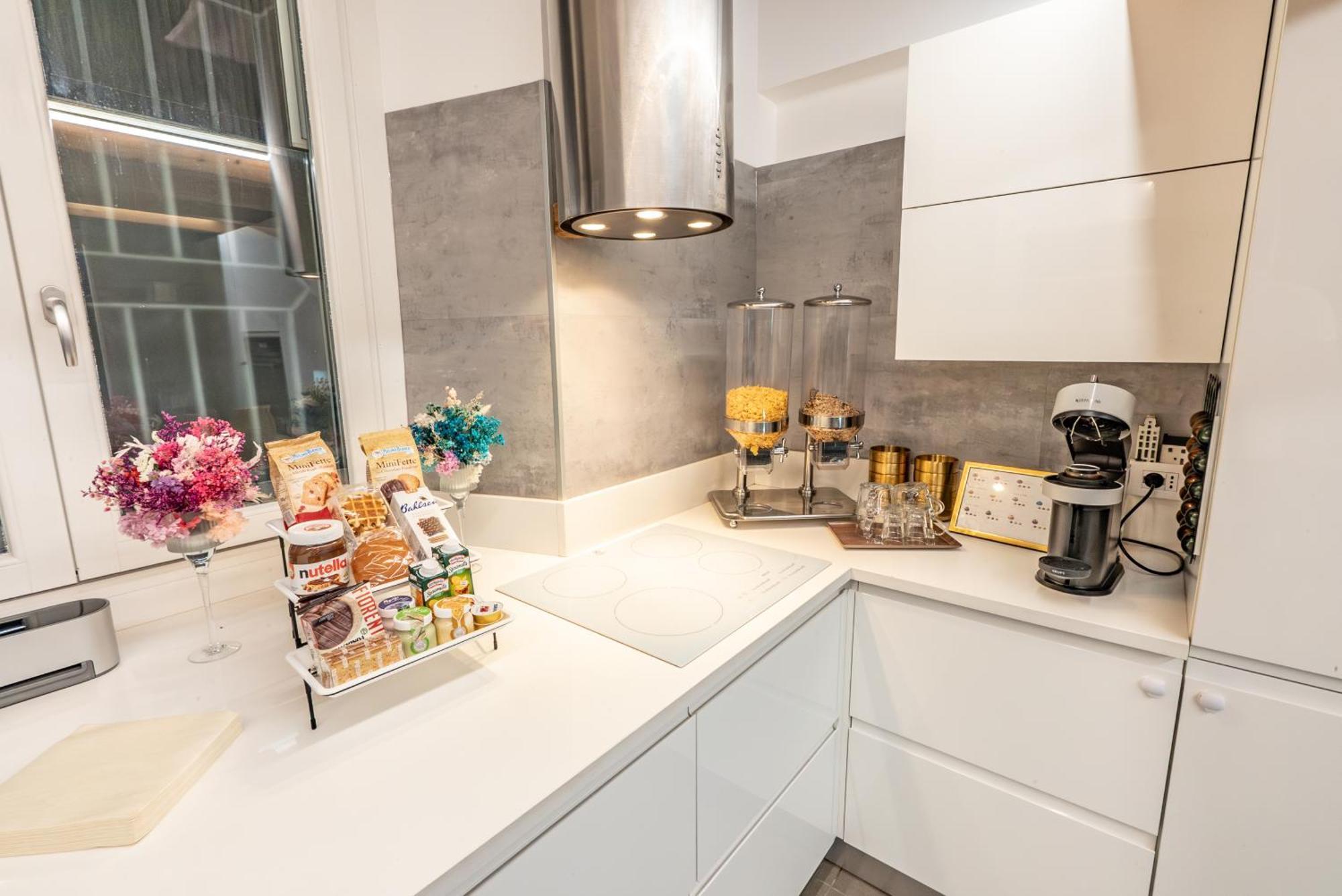 קומו Luxe & Central Haven - Jacuzzi, Sauna, Steam, Private Parking מראה חיצוני תמונה