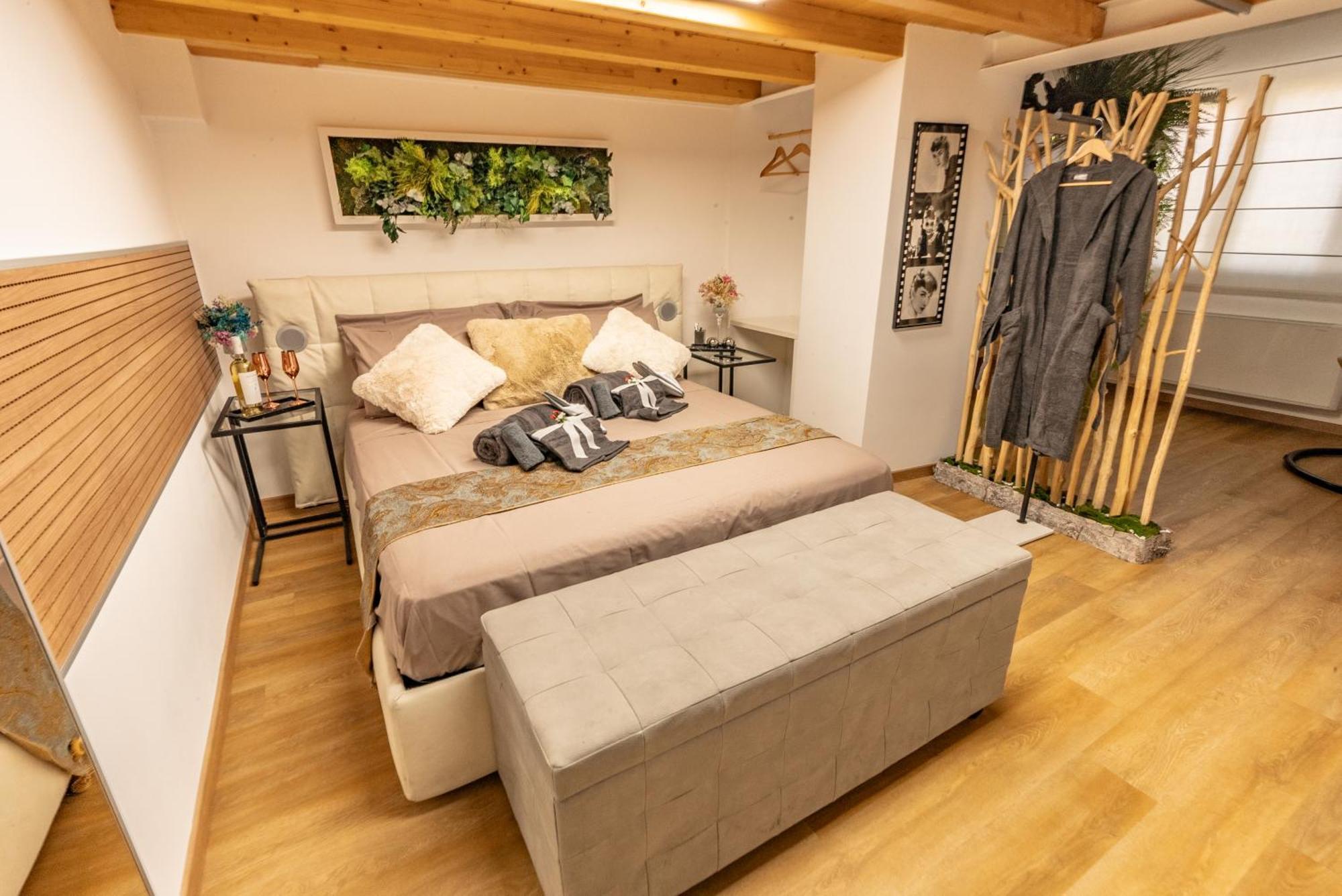 קומו Luxe & Central Haven - Jacuzzi, Sauna, Steam, Private Parking מראה חיצוני תמונה