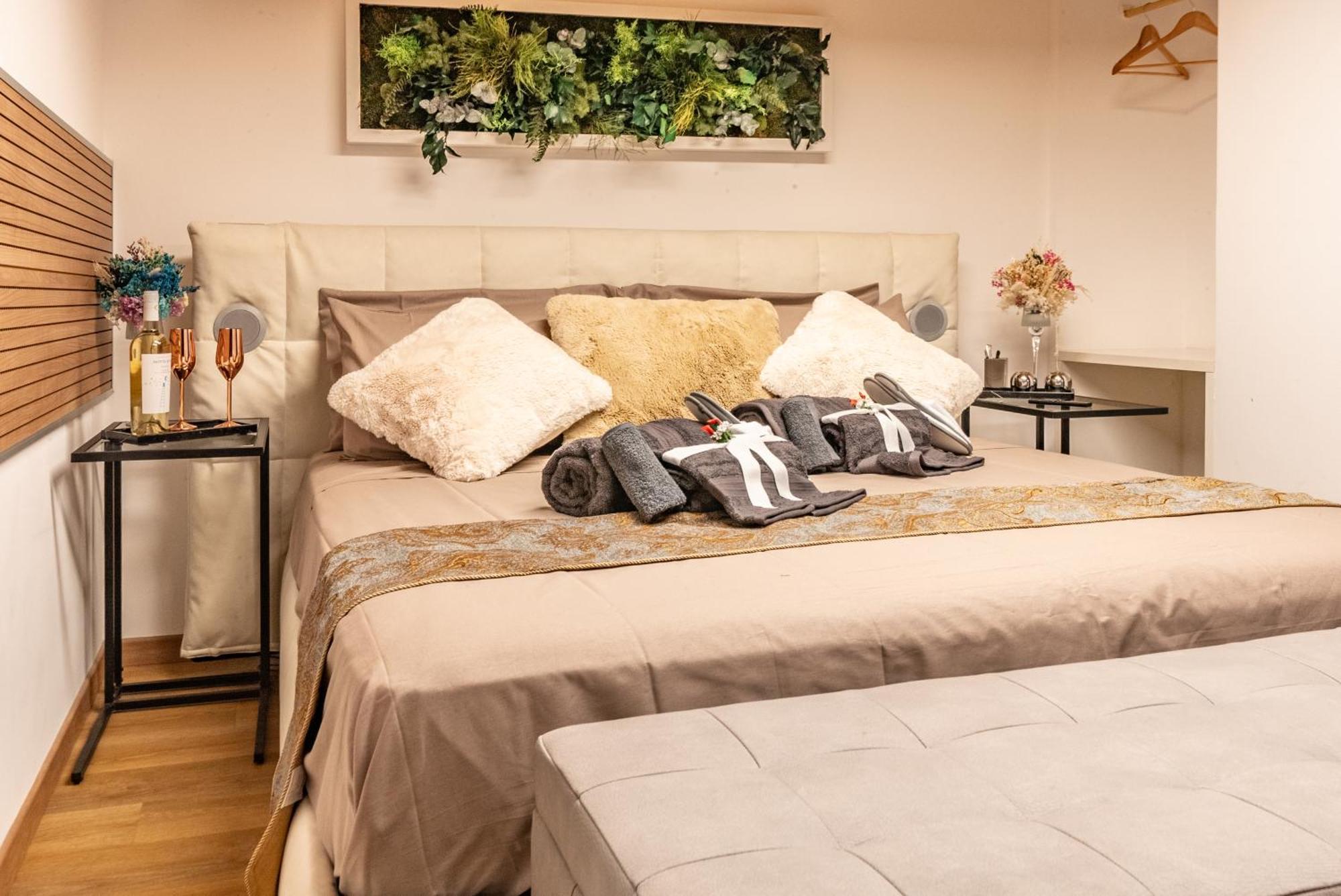 קומו Luxe & Central Haven - Jacuzzi, Sauna, Steam, Private Parking מראה חיצוני תמונה
